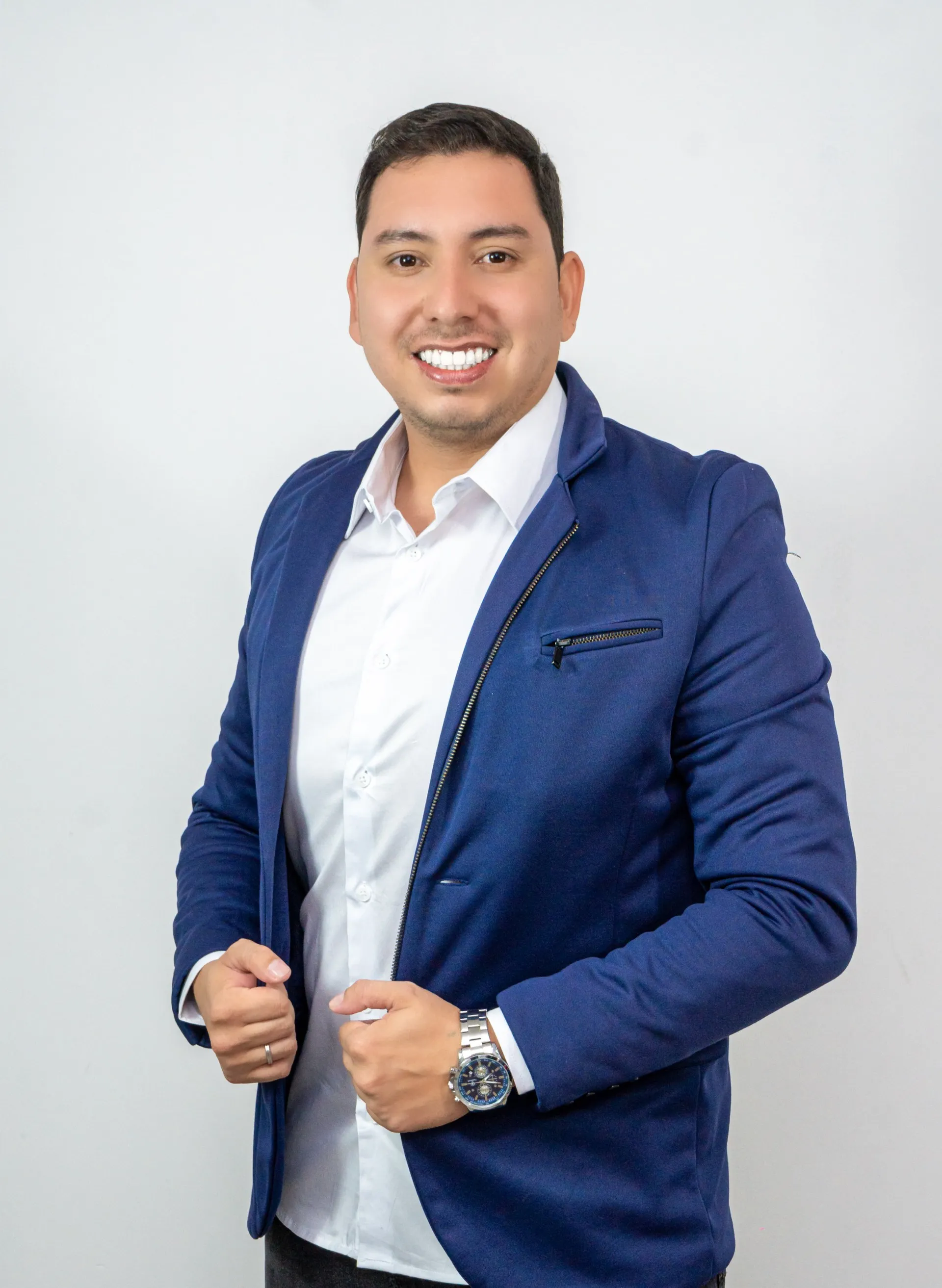 Rafael, da PIRAPOP, apresentando as soluções da agência